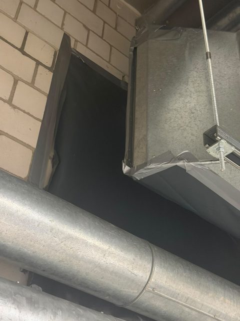 Geöffneter Lüftungsanschluss nach dem Ausbau